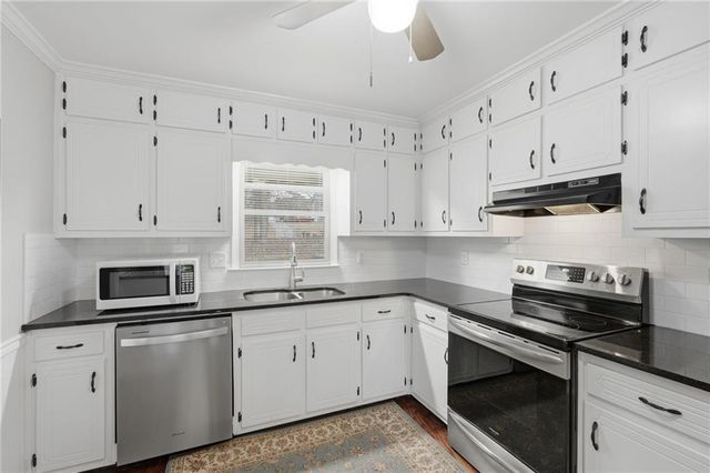 1066 Oak Road SW, Lilburn, GA 30047