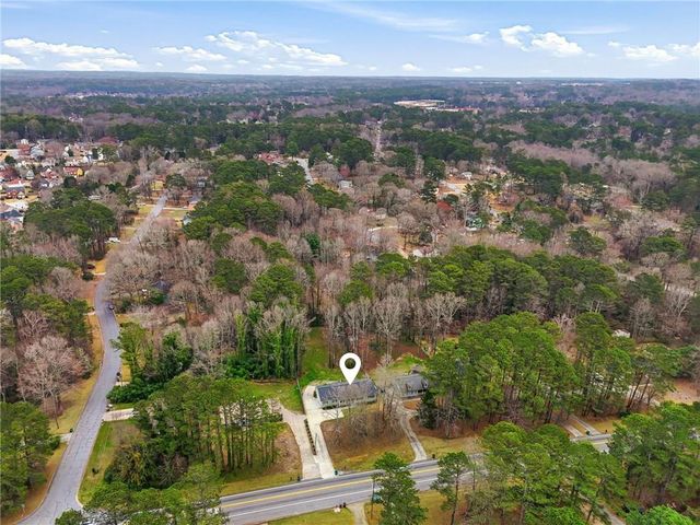 1066 Oak Road SW, Lilburn, GA 30047