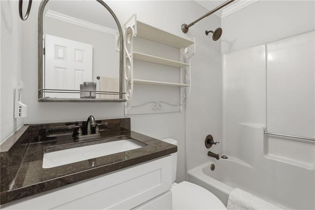 1066 Oak Road SW, Lilburn, GA 30047