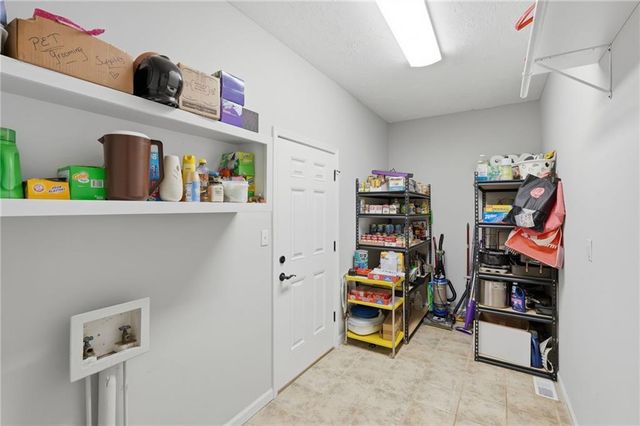 1066 Oak Road SW, Lilburn, GA 30047