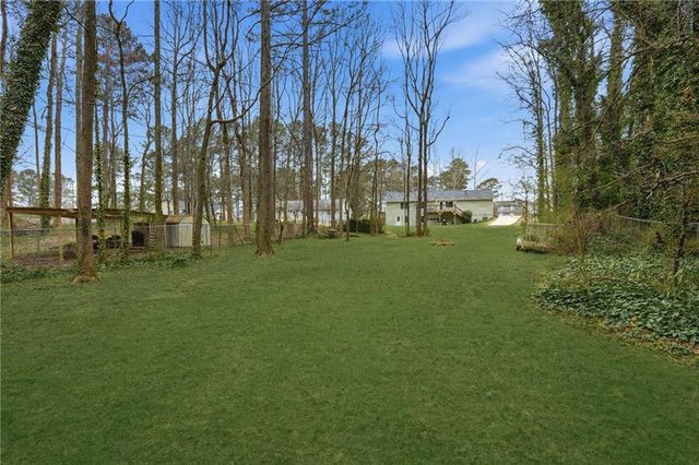 1066 Oak Road SW, Lilburn, GA 30047