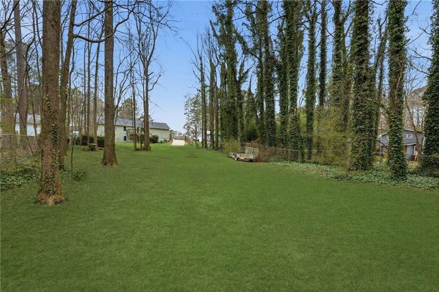 1066 Oak Road SW, Lilburn, GA 30047