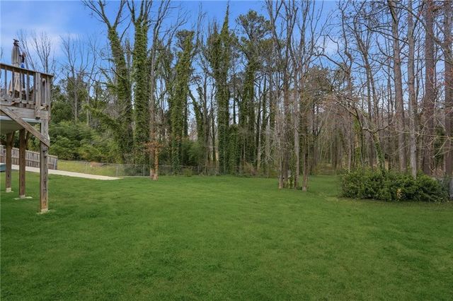 1066 Oak Road SW, Lilburn, GA 30047