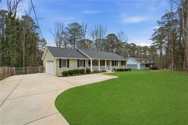 1066 Oak Road SW, Lilburn, GA 30047