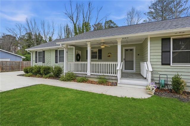 1066 Oak Road SW, Lilburn, GA 30047