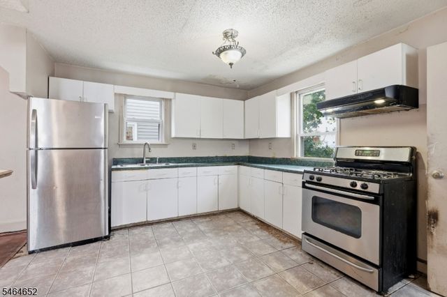 82 Berkshire Pl, Irvington Twp., NJ 07111