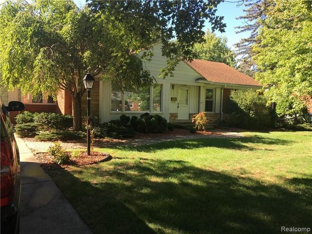 17161 Locherbie Avenue, Beverly Hills Village, MI 48025
