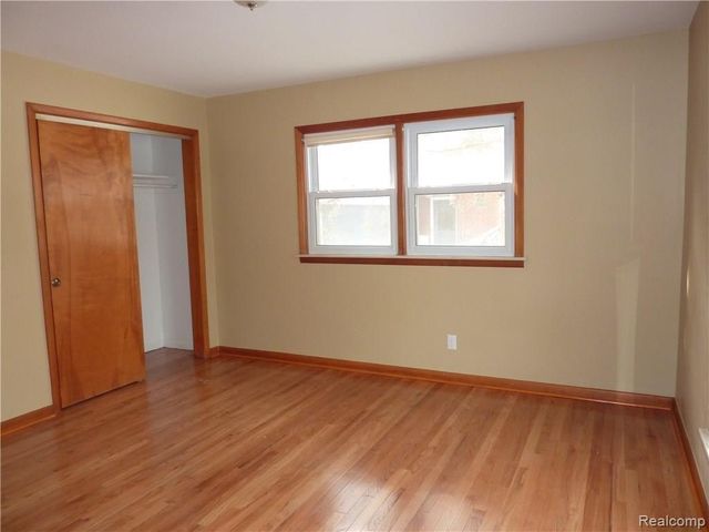 17161 Locherbie Avenue, Beverly Hills Village, MI 48025
