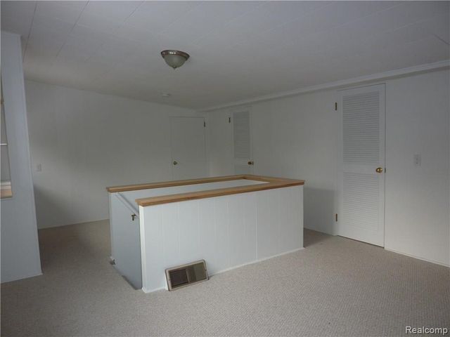 17161 Locherbie Avenue, Beverly Hills Village, MI 48025