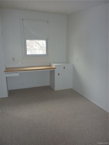 17161 Locherbie Avenue, Beverly Hills Village, MI 48025