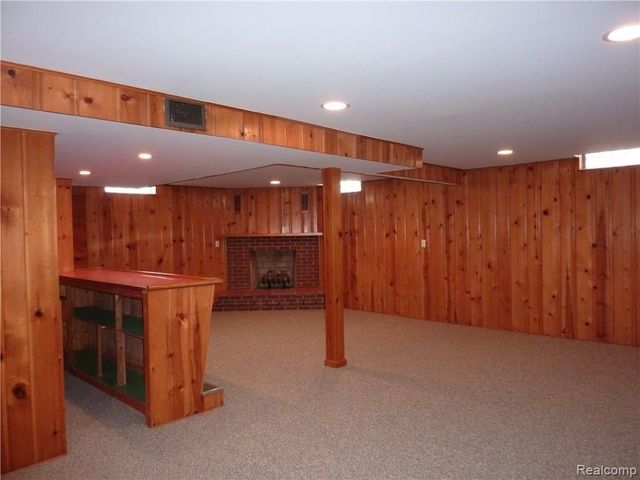 17161 Locherbie Avenue, Beverly Hills Village, MI 48025