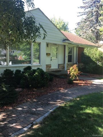 17161 Locherbie Avenue, Beverly Hills Village, MI 48025
