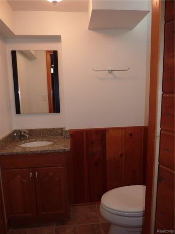 17161 Locherbie Avenue, Beverly Hills Village, MI 48025