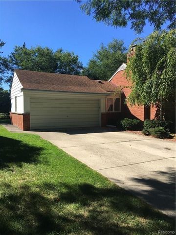 17161 Locherbie Avenue, Beverly Hills Village, MI 48025