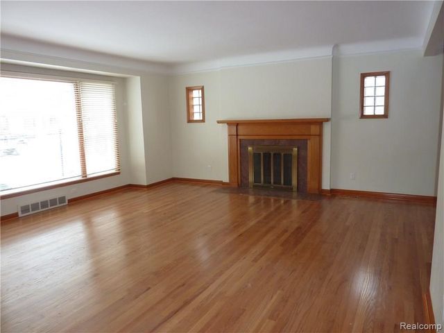 17161 Locherbie Avenue, Beverly Hills Village, MI 48025