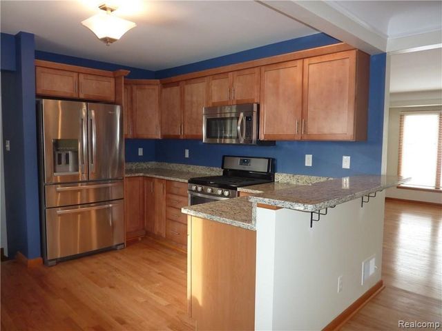 17161 Locherbie Avenue, Beverly Hills Village, MI 48025