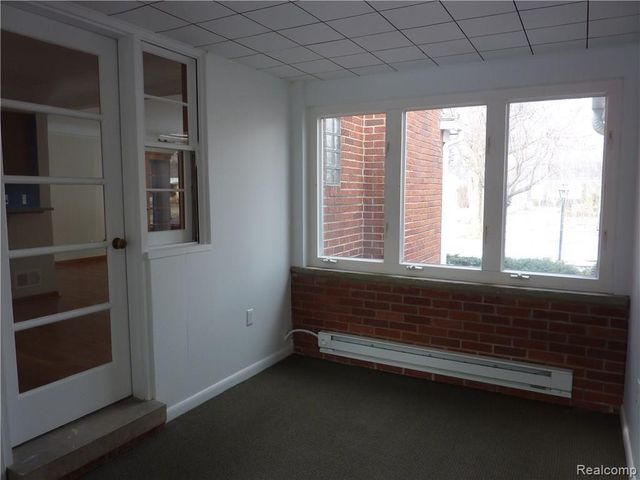 17161 Locherbie Avenue, Beverly Hills Village, MI 48025