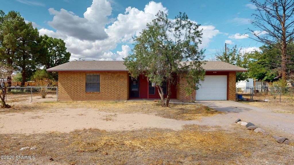 2665 La Luz Street, Las Cruces, NM 88007