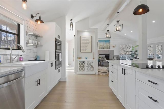 147 N Chestatee Point, Dawsonville, GA 30534