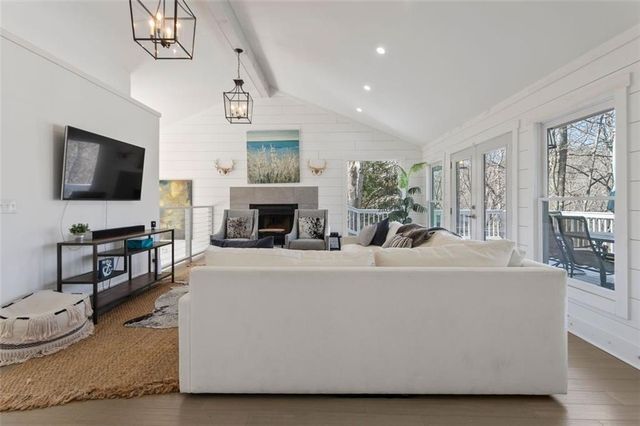 147 N Chestatee Point, Dawsonville, GA 30534