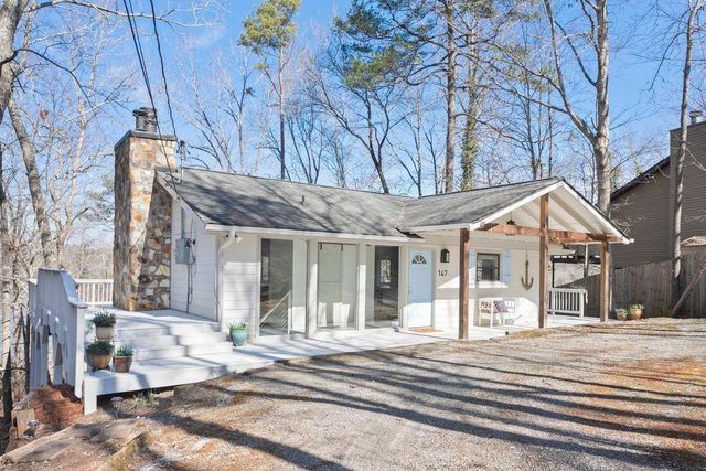 147 N Chestatee Point, Dawsonville, GA 30534