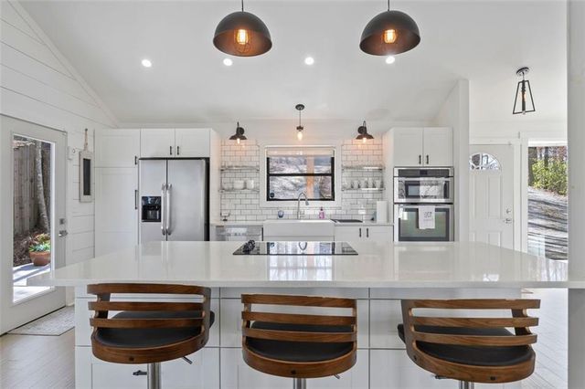 147 N Chestatee Point, Dawsonville, GA 30534