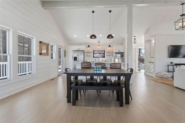 147 N Chestatee Point, Dawsonville, GA 30534