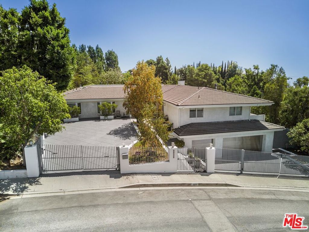 9626 Highridge Drive, Beverly Hills, CA 90210 — exterior