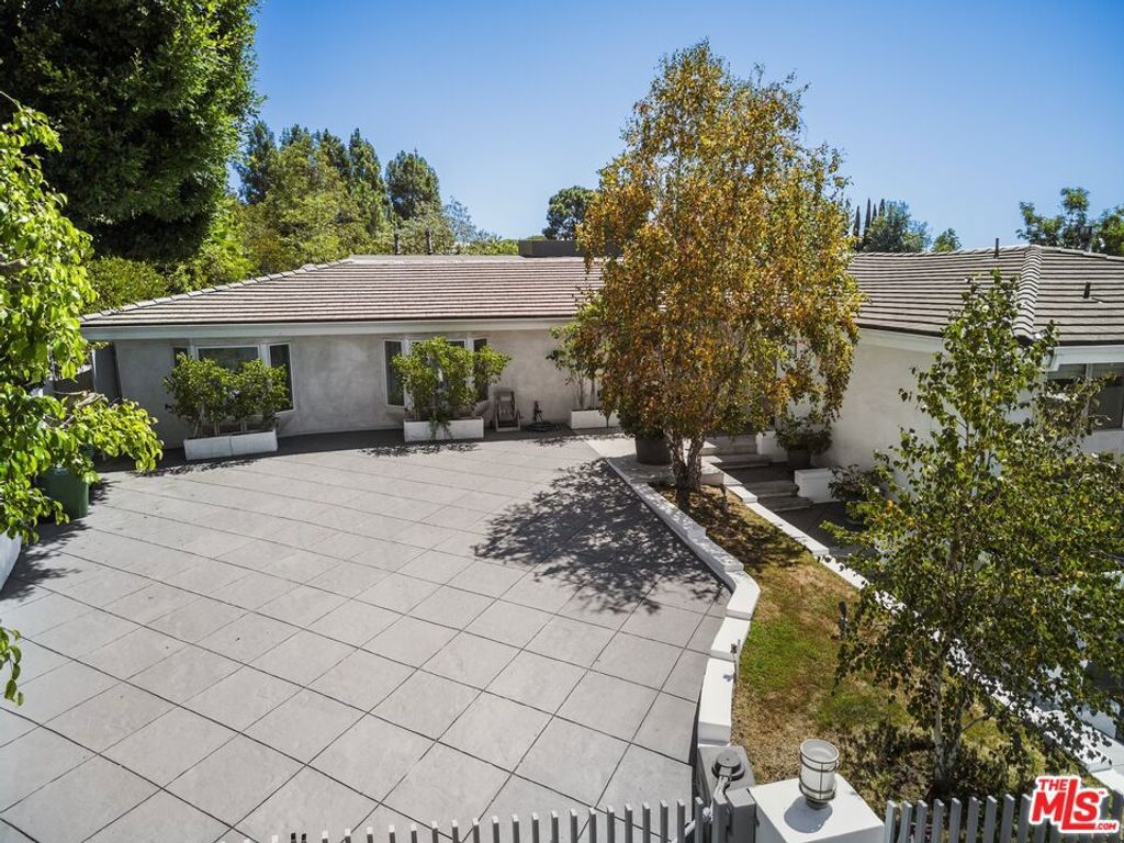 9626 Highridge Drive, Beverly Hills, CA 90210 — photo 2