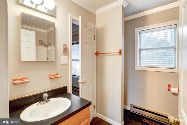 40 HARVEST RD, Lancaster, PA 17602