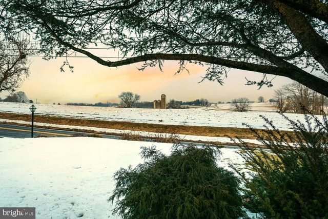 40 HARVEST RD, Lancaster, PA 17602