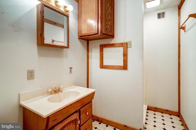 40 HARVEST RD, Lancaster, PA 17602