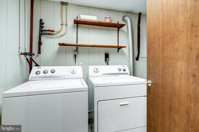 40 HARVEST RD, Lancaster, PA 17602