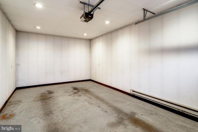 40 HARVEST RD, Lancaster, PA 17602