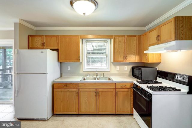 40 HARVEST RD, Lancaster, PA 17602