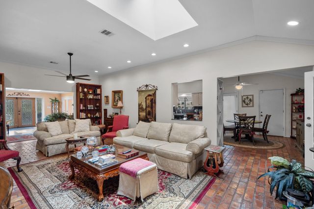 7510 W Briar Rose Drive, Houston, TX 77063