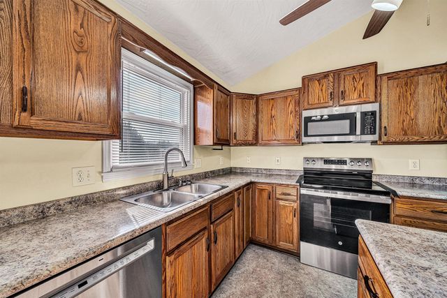 825 Harmon CIR, Roanoke, VA 24019