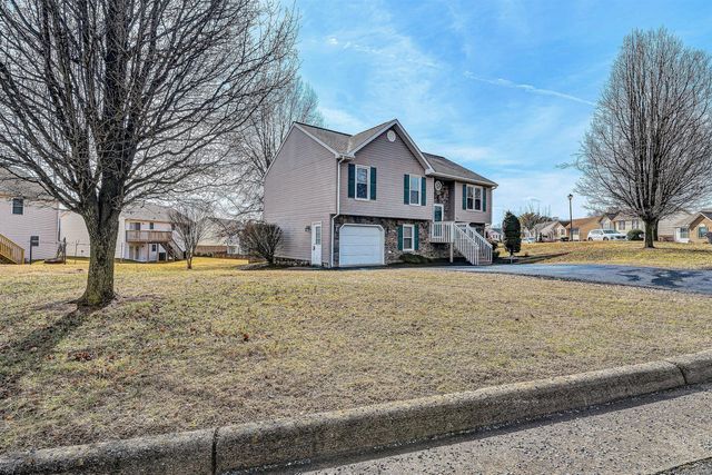 825 Harmon CIR, Roanoke, VA 24019