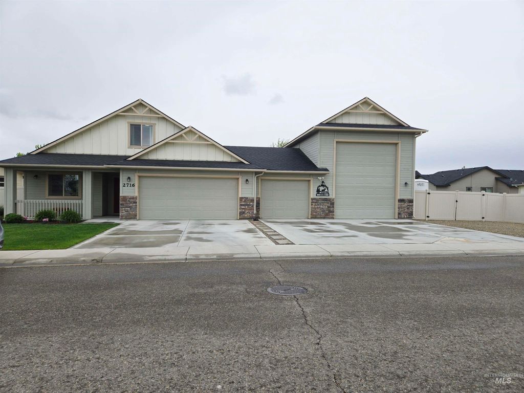 2716 Dogwood Ave, Fruitland, ID 83619