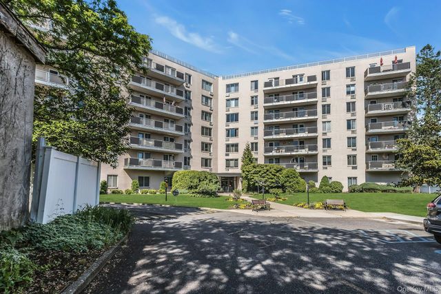 135 Post Avenue 6B, Westbury, NY 11590