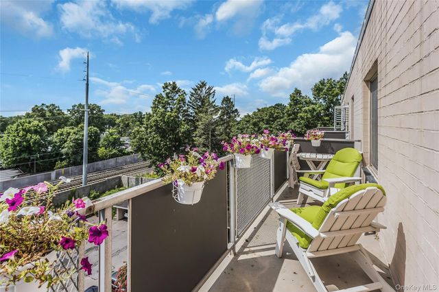 135 Post Avenue 6B, Westbury, NY 11590