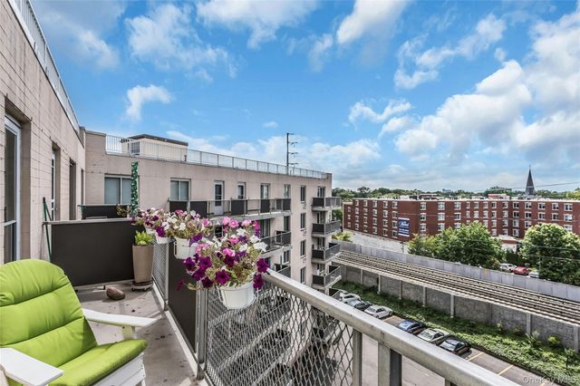 135 Post Avenue 6B, Westbury, NY 11590