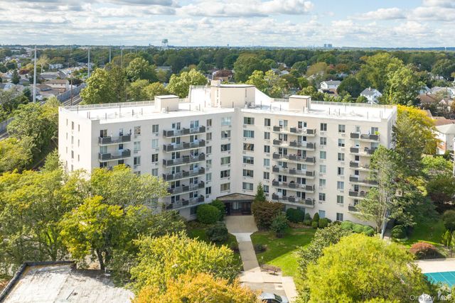 135 Post Avenue 6B, Westbury, NY 11590