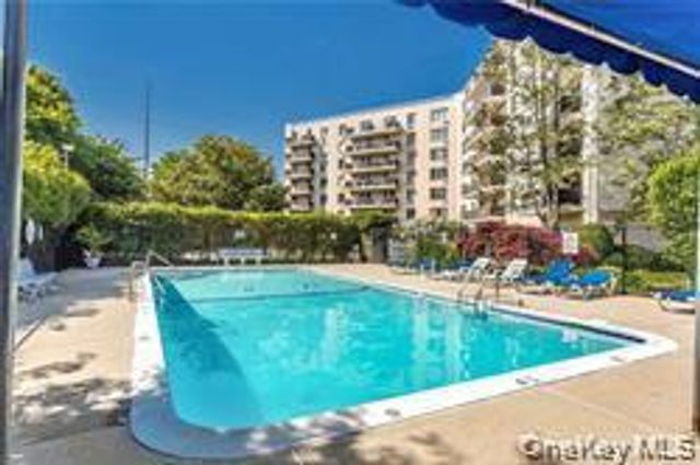 135 Post Avenue 6B, Westbury, NY 11590