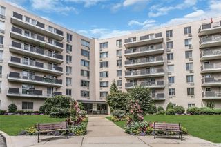 135 Post Avenue 6B, Westbury, NY 11590