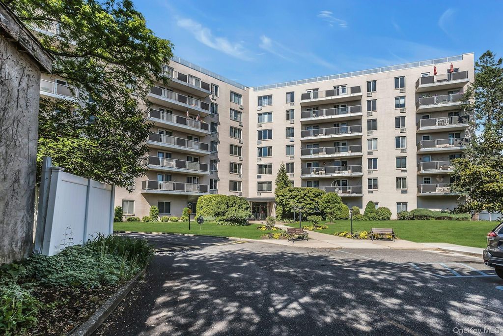 135 Post Avenue 6B, Westbury, NY 11590 — photo 2