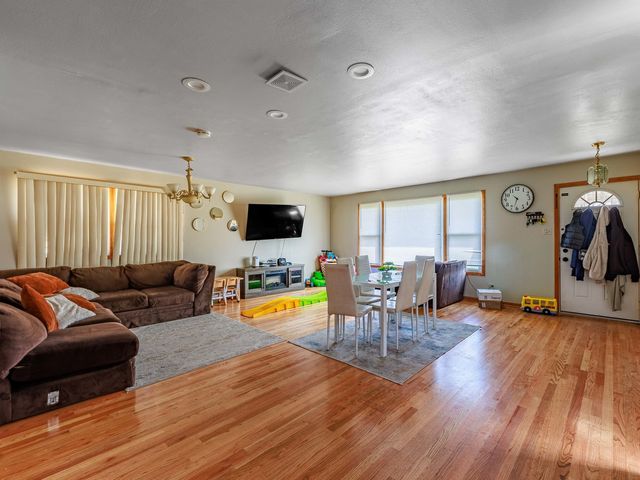 7832 Lamon Avenue, Burbank, IL 60459