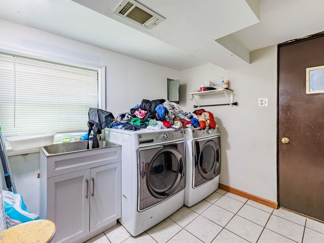 7832 Lamon Avenue, Burbank, IL 60459