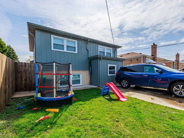 7832 Lamon Avenue, Burbank, IL 60459