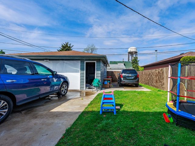 7832 Lamon Avenue, Burbank, IL 60459